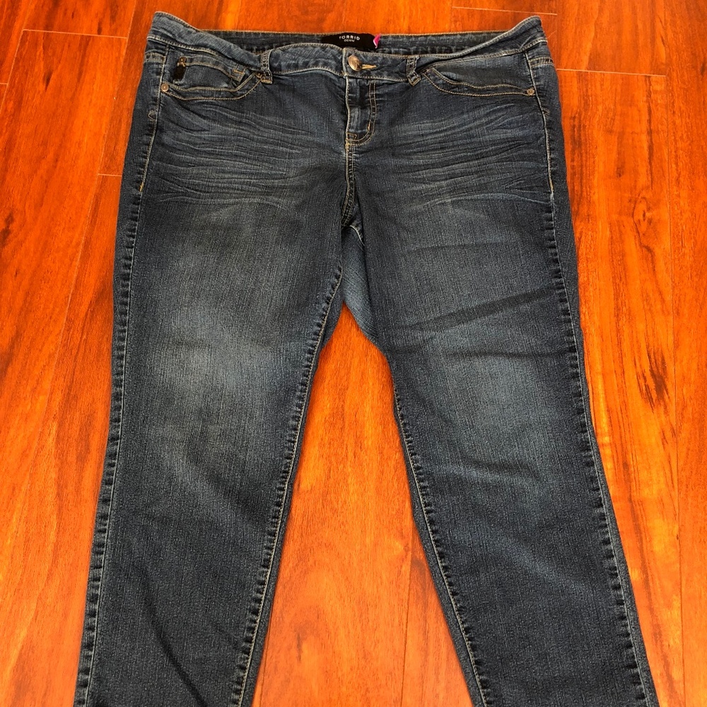 *SOLD* Torrid Skinny Jeans 22S - Picture 3 of 5